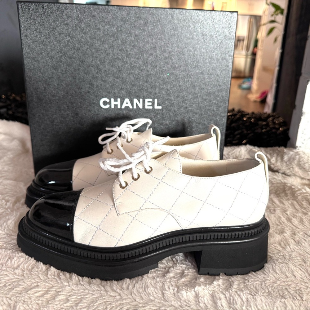 Chanel Lace Up Black and White Leather Oxford Shoes - Picture 7 of 13